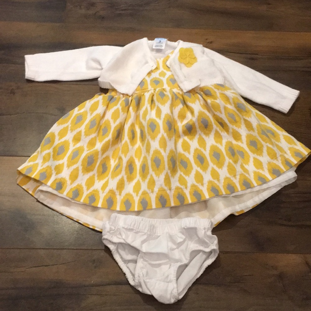 Carter's Girls Size 3 Month Dress with sweater- Grey and yellow modern pattern